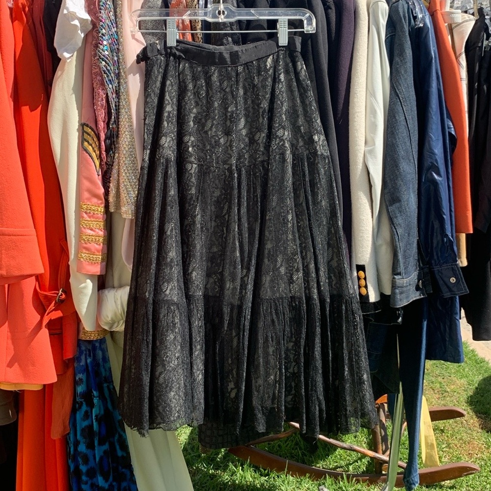 ✨🖤Beautiful Vintage Lace Skirt🖤✨